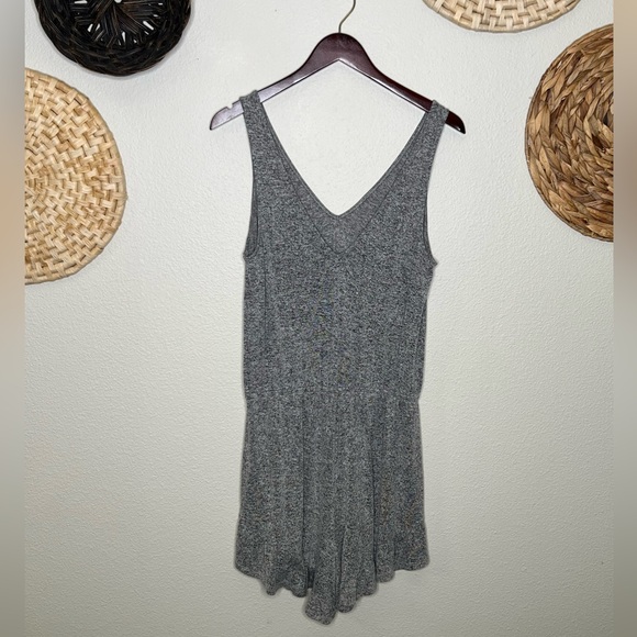 Express Short Gray Knit Romper Size Medium - Picture 4 of 7
